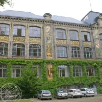 La superbe façade de l'ESADS est classée monument historique depuis 1981 &copy; JDS