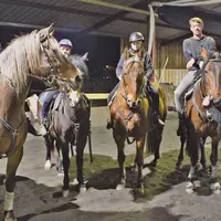 La famille Keller et des élèves DR