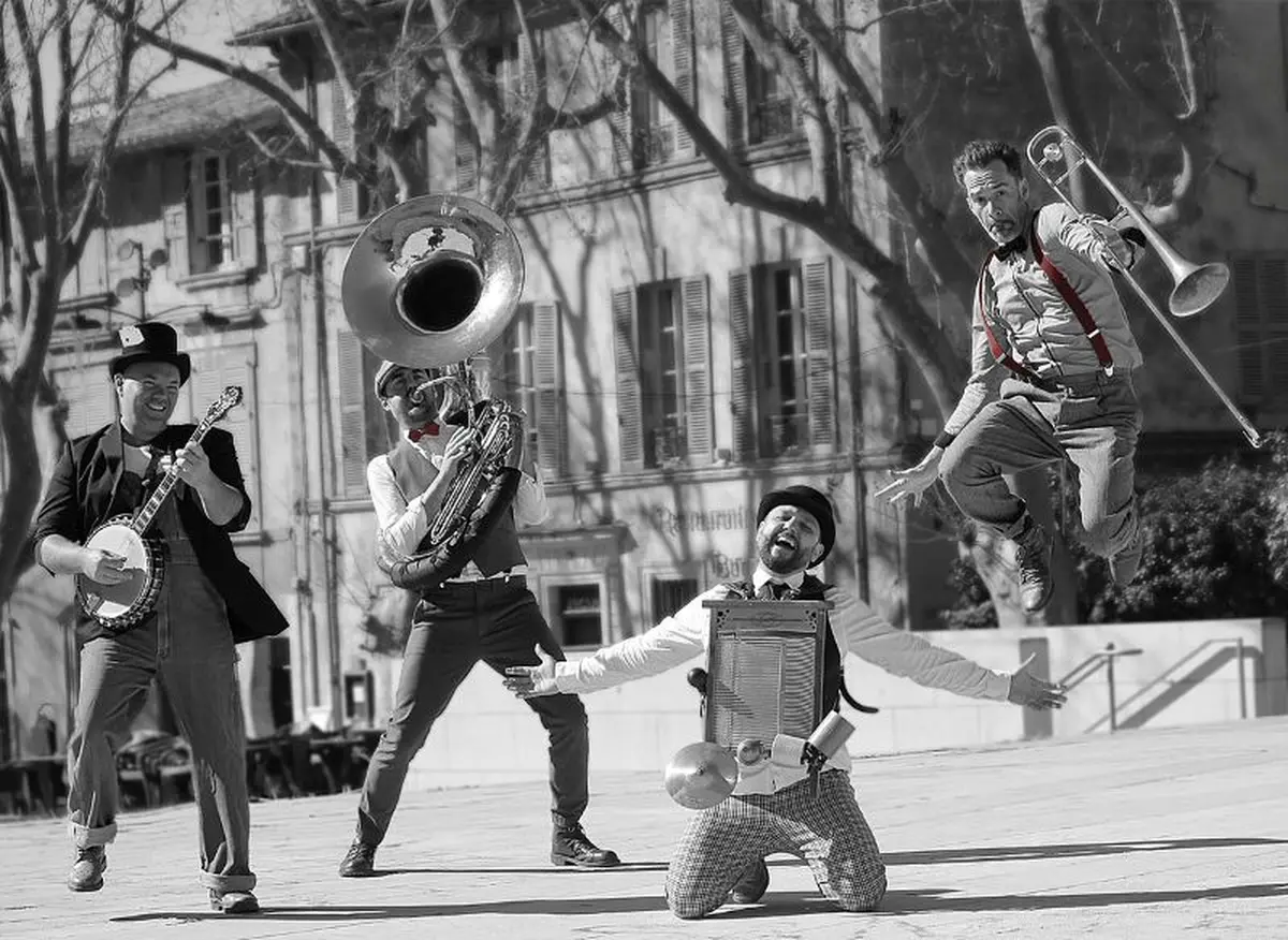 Fanfare The Yellbows