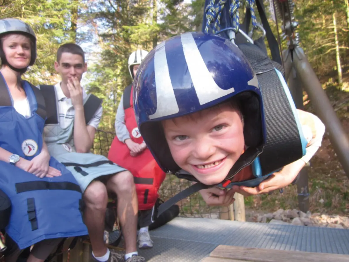 Prêt pour un survol de la vallée de la Bresse pendu à un câble à 50m de haut?