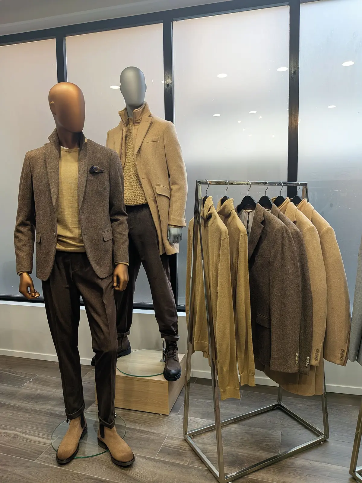 Une nouvelle boutique pour hommes ouvre à Mulhouse, avec le costume en vedette