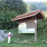 Le panneau indiquant l'accès à la ferme auberge du Freundstein &copy; JDS