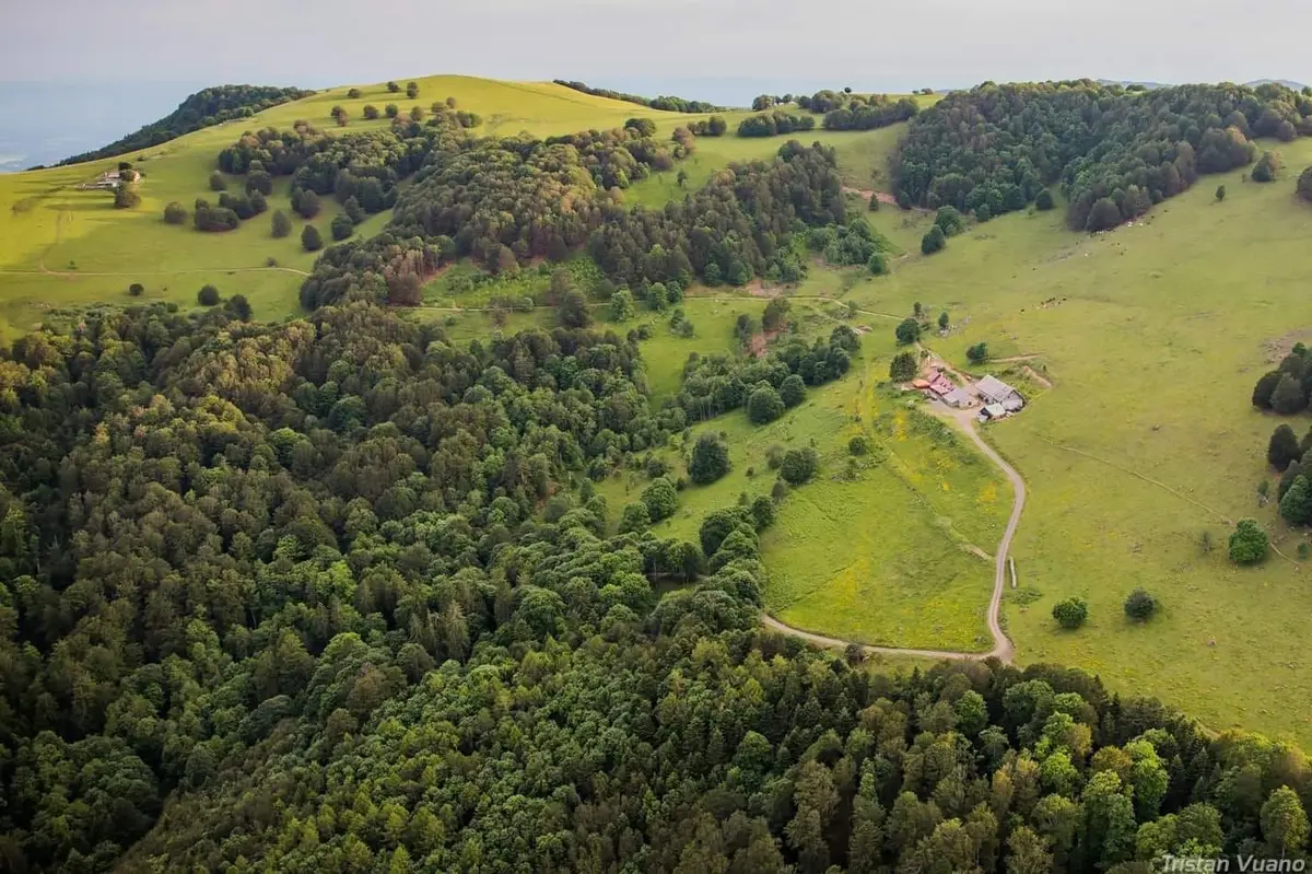 La ferme auberge du Gsang isolée en pleine nature