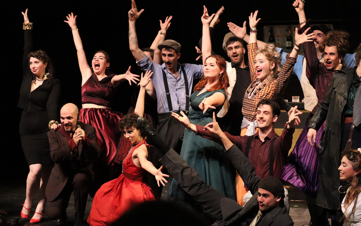 Festival dédié à la jeune création ( théâtre - chant - danse)