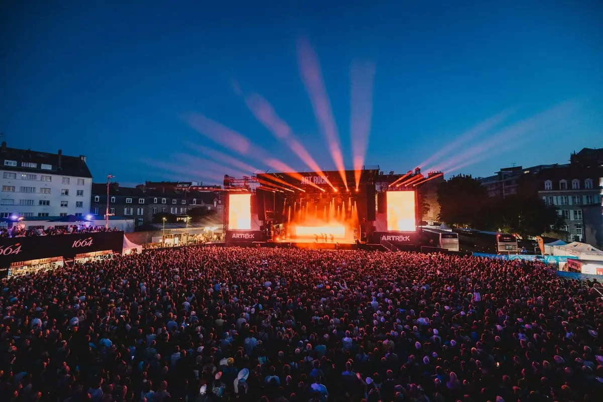 Chaque ann&eacute;e &agrave; la Pentec&ocirc;te, le Festival Art Rock transforme le centre-ville de Saint-Brieuc en sc&egrave;ne &agrave; ciel ouvert. 