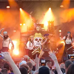 Festival au Village - Golden Parachute  - Concert Turbo Pirate Party