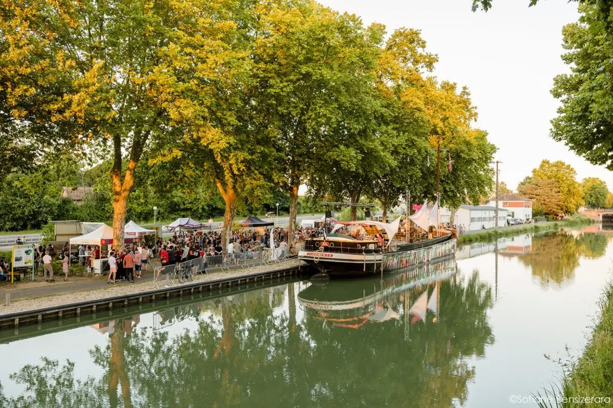 Musique et scène sur l'eau sur le Canal du Midi