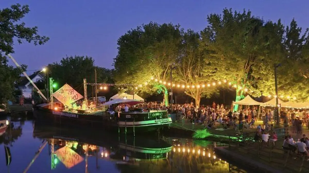 Musique et scène sur l'eau sur le Canal du Midi