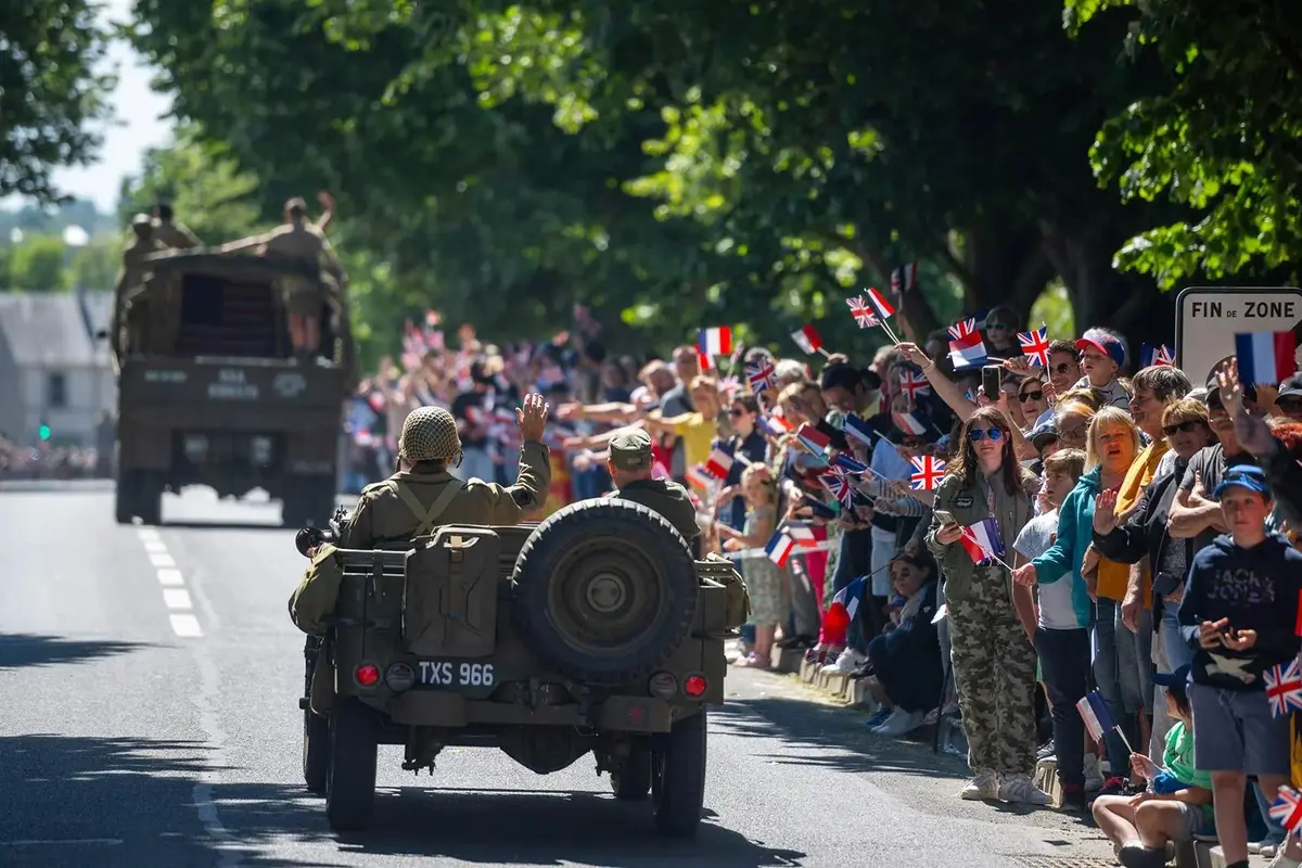 Festival D-Day : défilé de véhicules militaires
