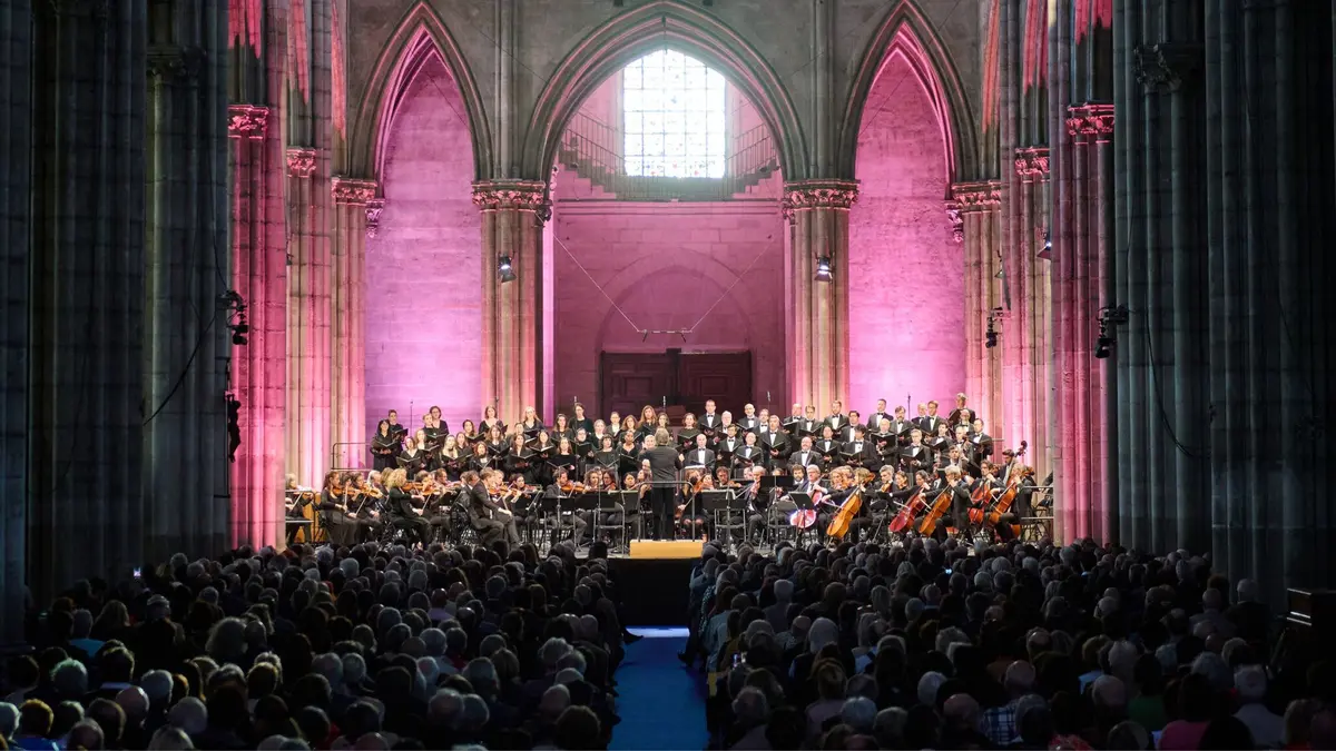 Le Festival de Saint-Denis prend soin d'élaborer des programmes musicaux à la hauteur des lieux de représentation. 
