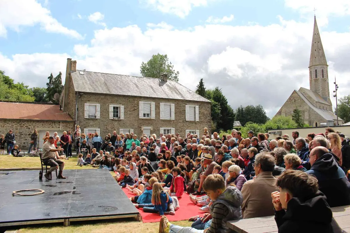 Festival des arts de la rue Les Pieds dans les Etoiles à Seulline