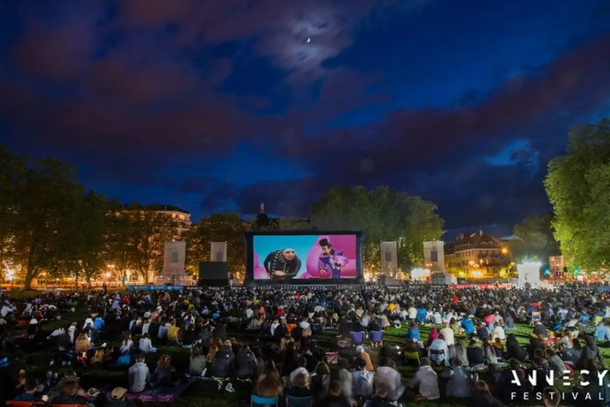 Projection en plein air au Festival d'Annecy