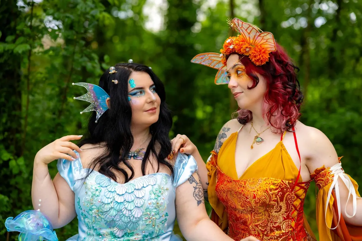 4 jours durant, les habitants de Brugières côtoient festivaliers et créatures fantastiques en tous genres. 