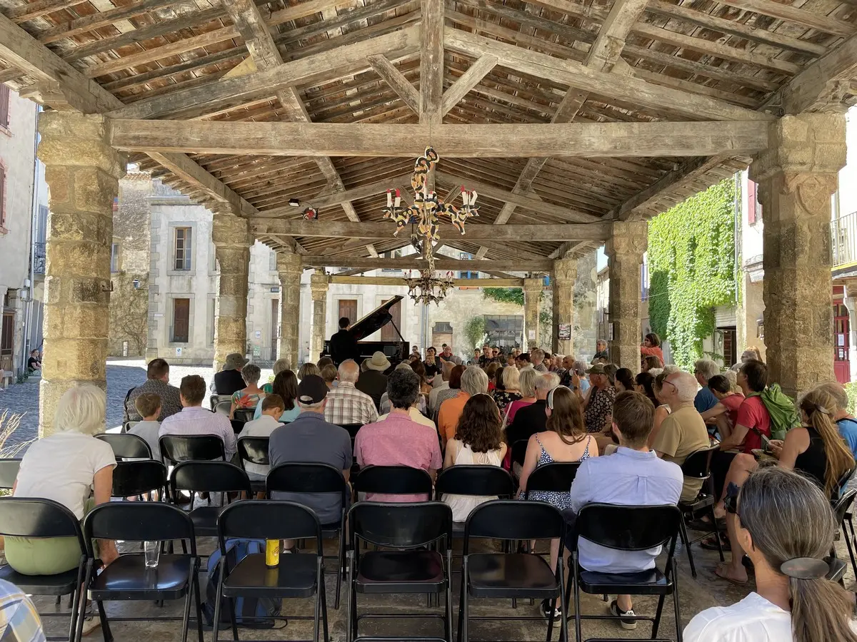 Festival En Blanc Et Noir