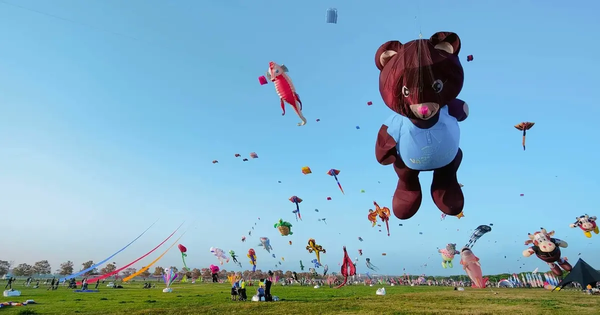 Affiche Festival International de l'Air 2026 à Fréjus : programme, dates, festival cerfs-volants...