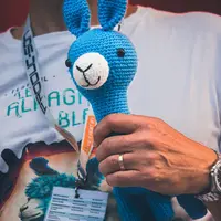 La mascotte du festival : un alpaga bleu ! &copy; Les Alpagas Bleus