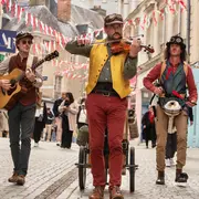 Festival Les Traversées Tatihou - Déambulation les Mi-Gratteurs