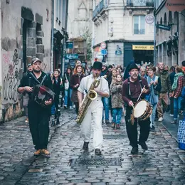 Festival Les Traversées Tatihou - Déambulation Tribal Jâze