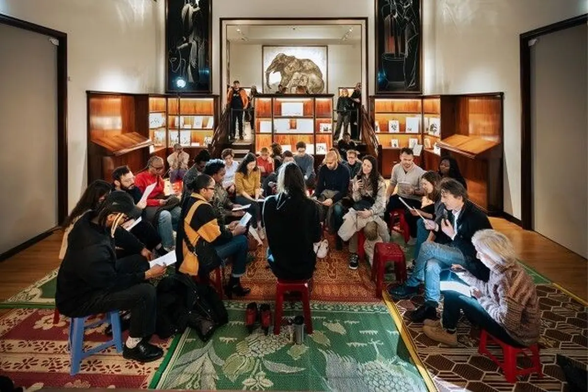 Vanasay Khamphommala dans le Salon des Laques pour l'Envers du décor 2025, lieu où prendra place le Festival Maillage 