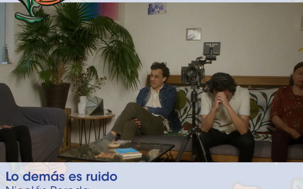 Projection de Lo demás es ruido