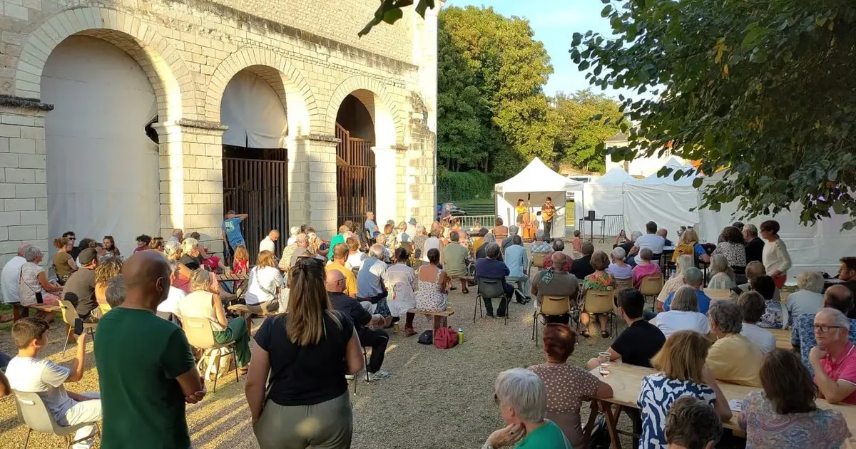 Affiche Festival Voyages en Guitare 2026 : concerts, masterclasses et musique à Chinon
