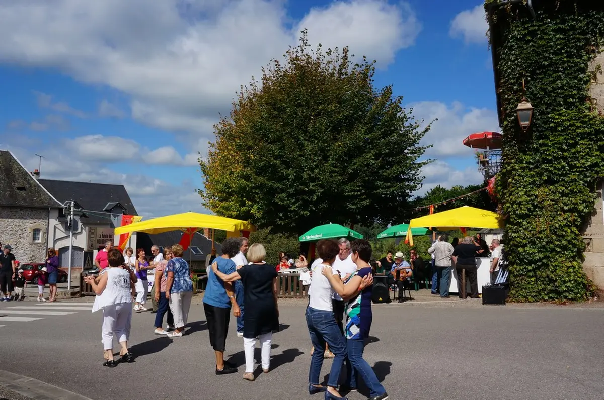 Fête annuelle à Condat sur Ganaveix