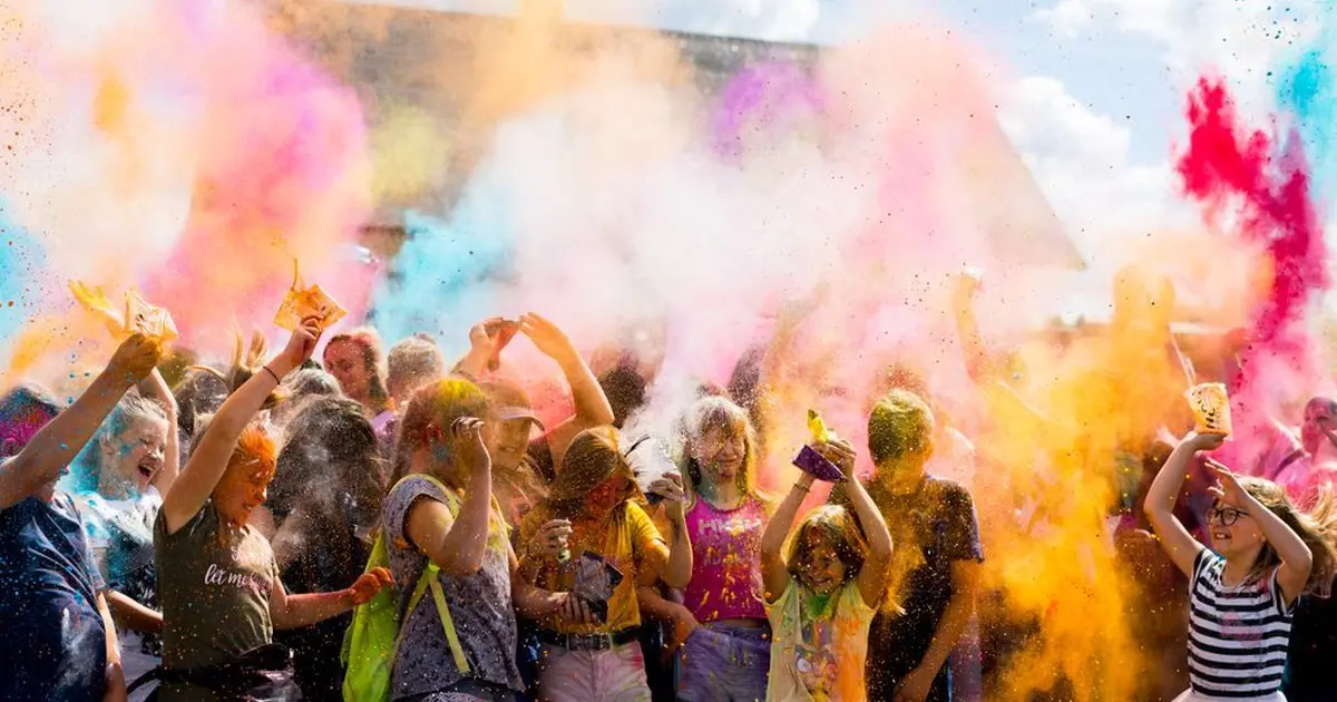 Fête De La Saint Etienne Avec Holi Color Party
