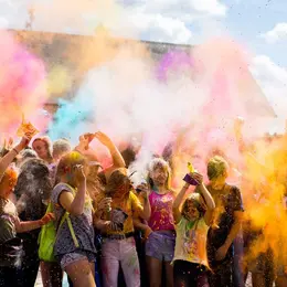 Fête De La Saint Etienne Avec Holi Color Party