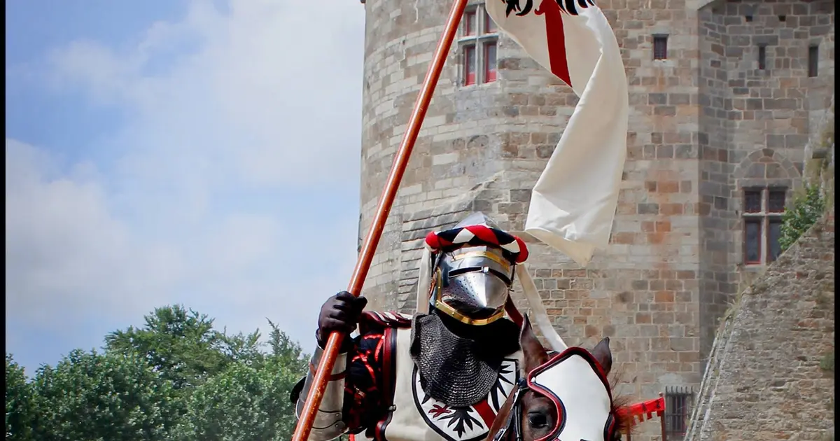 Venez découvrir de nombreux costumes médiévaux à la Fête des Remparts de Dinan