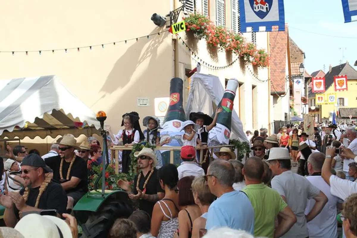 Le cort&egrave;ge de la F&ecirc;te des Vignerons &agrave; Eguisheim