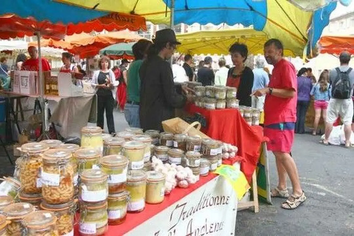 D&eacute;fil&eacute;s, concerts, animations de rue et, bien s&ucirc;r, d&eacute;gustations de cassoulet g&eacute;ant seront au programme de la F&ecirc;te du Cassoulet. 