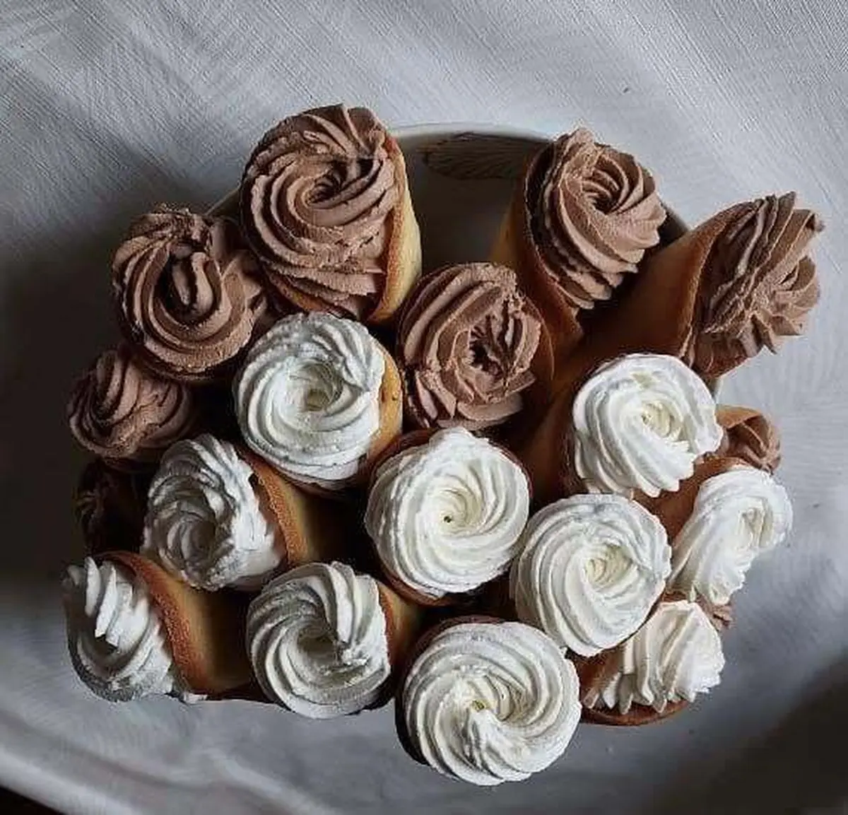 Dans toute la ville, des stands attendent et proposent diff&eacute;rentes garnitures &agrave; marier avec les cornets : sal&eacute;, sucr&eacute; ou m&eacute;lang&eacute; pour ravir toutes les papilles ! 