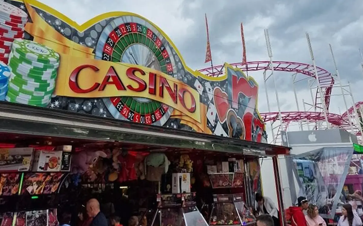Fête foraine de Maçon : stand de jeux