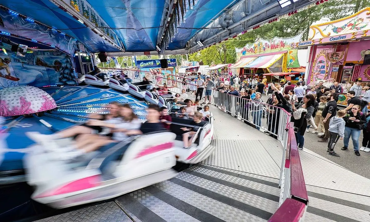 Les attractions et manèges sur la fête foraine de Maçon