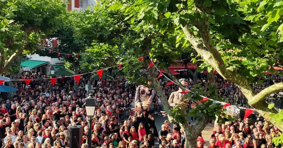 Fêtes de la Saint-Jean 2026 à Saint-Jean-de-Luz : tradition basque, bandas et feu de la Saint-Jean