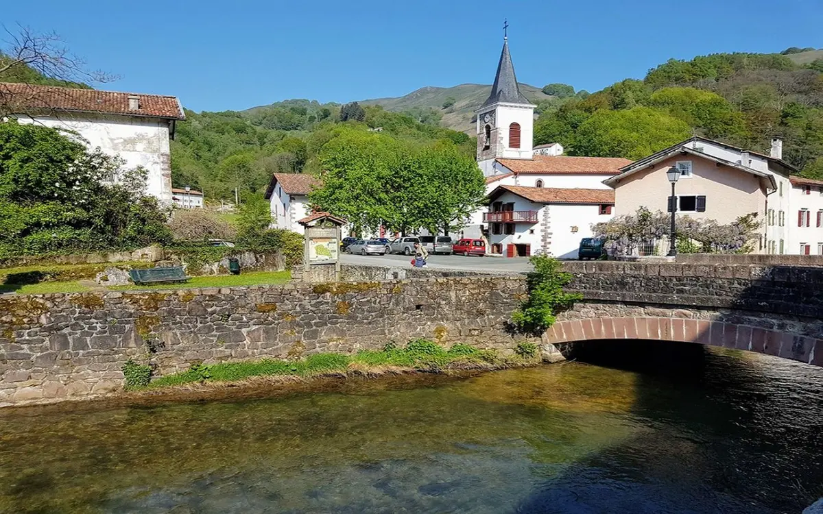 Fêtes de village : animations, repas, jeux intervillages et feu d'artifice