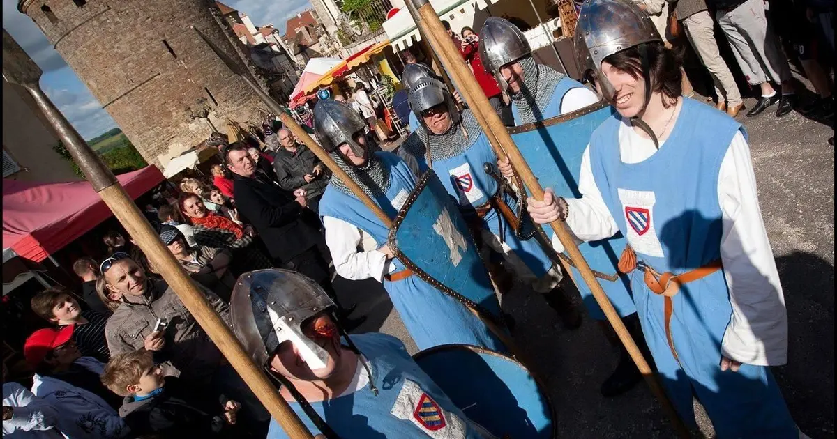 La Fête médiévale de Semur-en-Auxois et ses preux chevaliers
