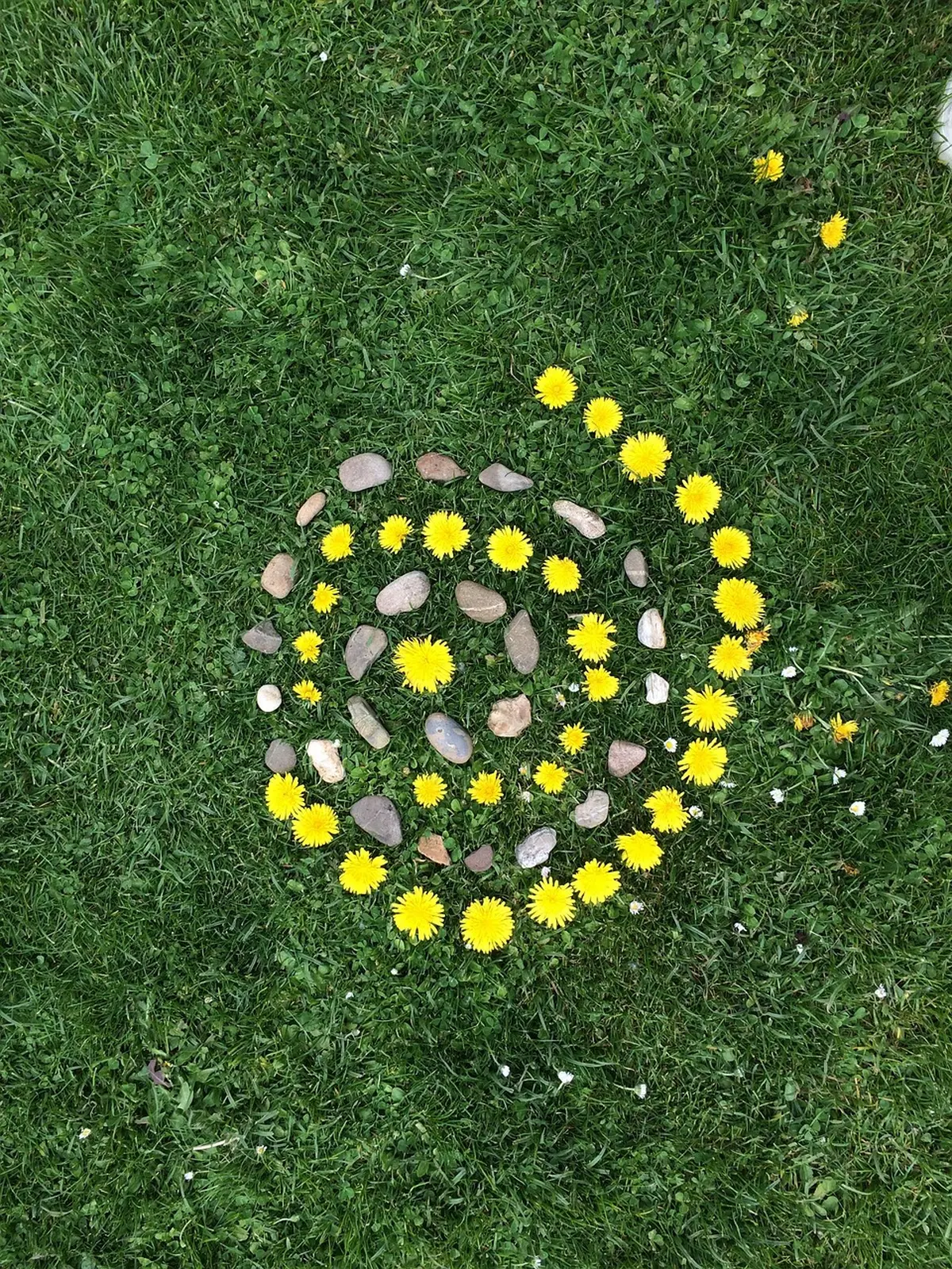 Fêtons les mamans : Land Art pour préparer la fête des mères