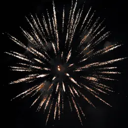 Feu d'artifice à Cornac