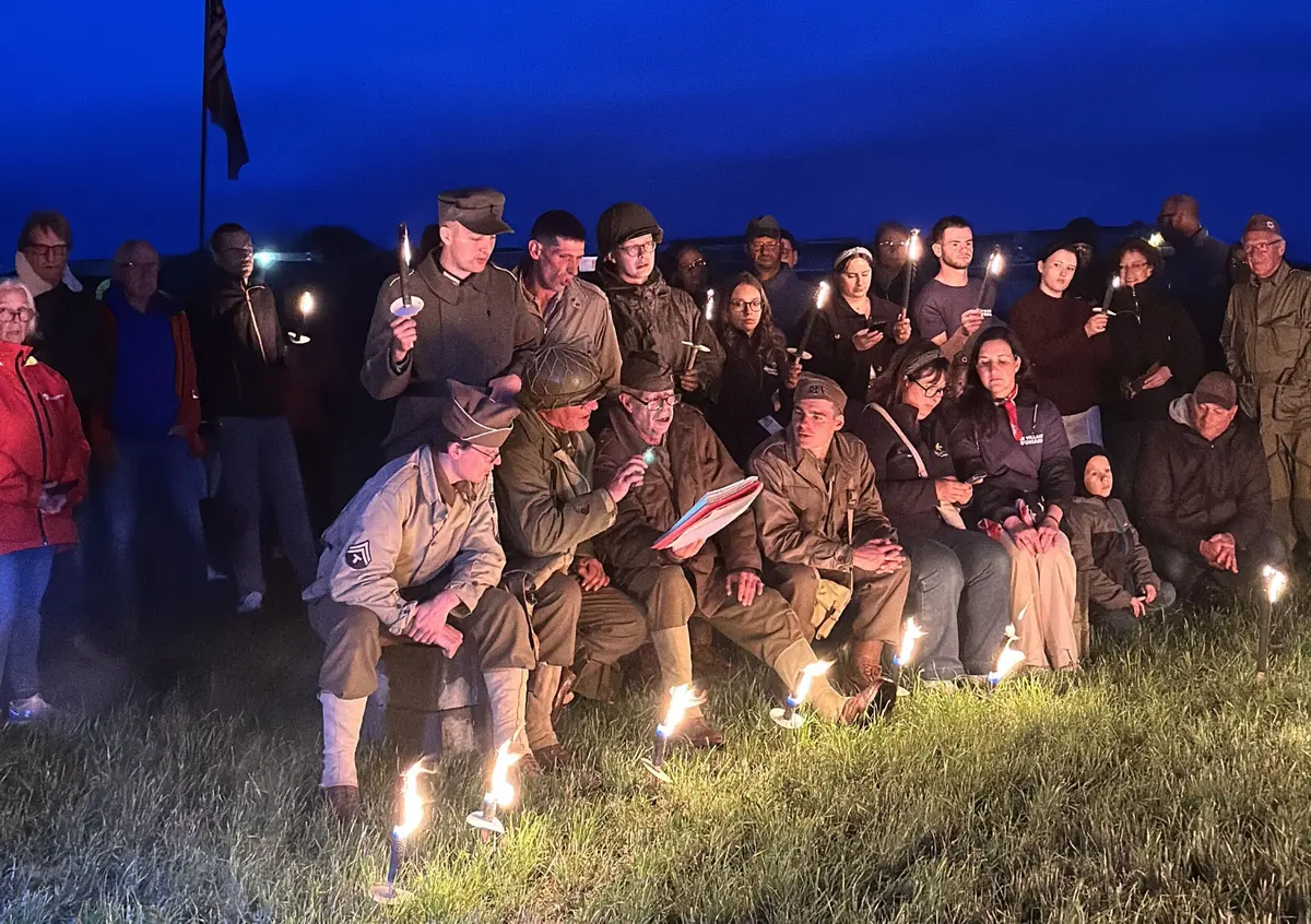 Feu de camp et chants militaires