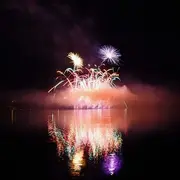 Feux d'artifices et repas bleu-blanc-rouge