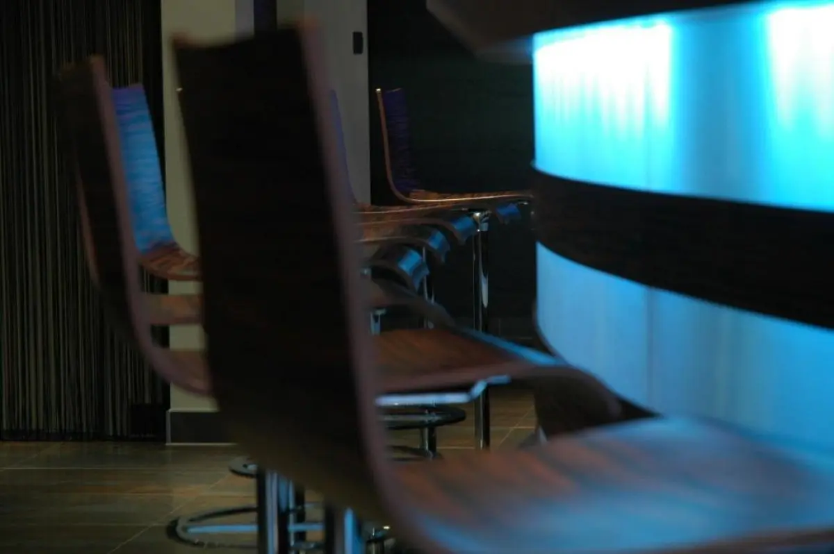 Une décoration épurée et moderne pour ce restaurant de tartes flammées à Strasbourg