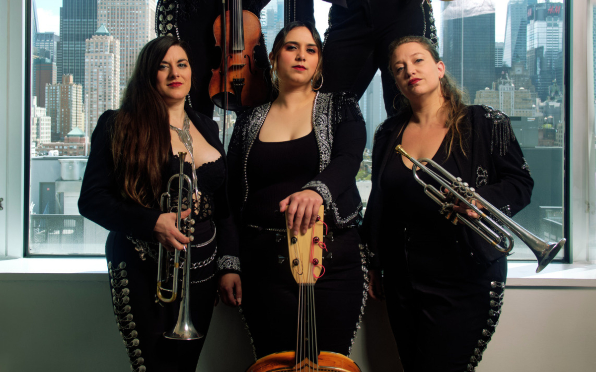 Flor de Toloache © Carly Zavala