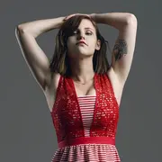 Florence Mendez Dans Delicate