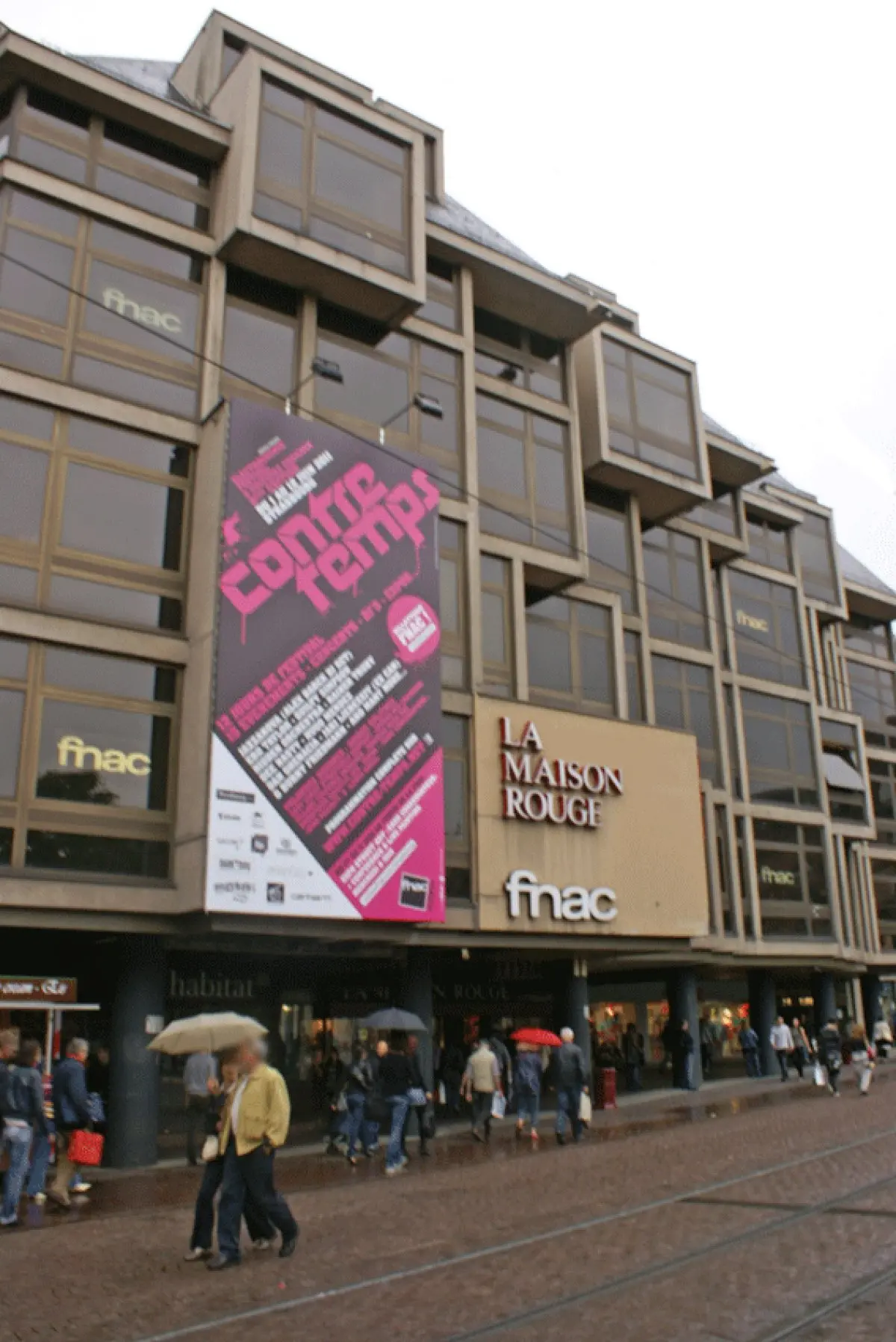 La FNAC est un des magasins piliers de la place Kléber