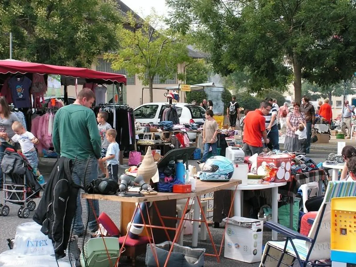Foire aux greniers à Landes-sur-Ajon