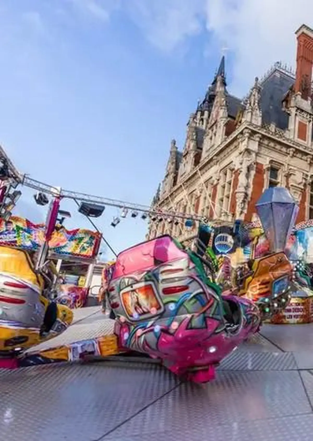 Chaque ann&eacute;e, la foire d'hiver de Calais illumine les rues et r&eacute;chauffe l'atmosph&egrave;re