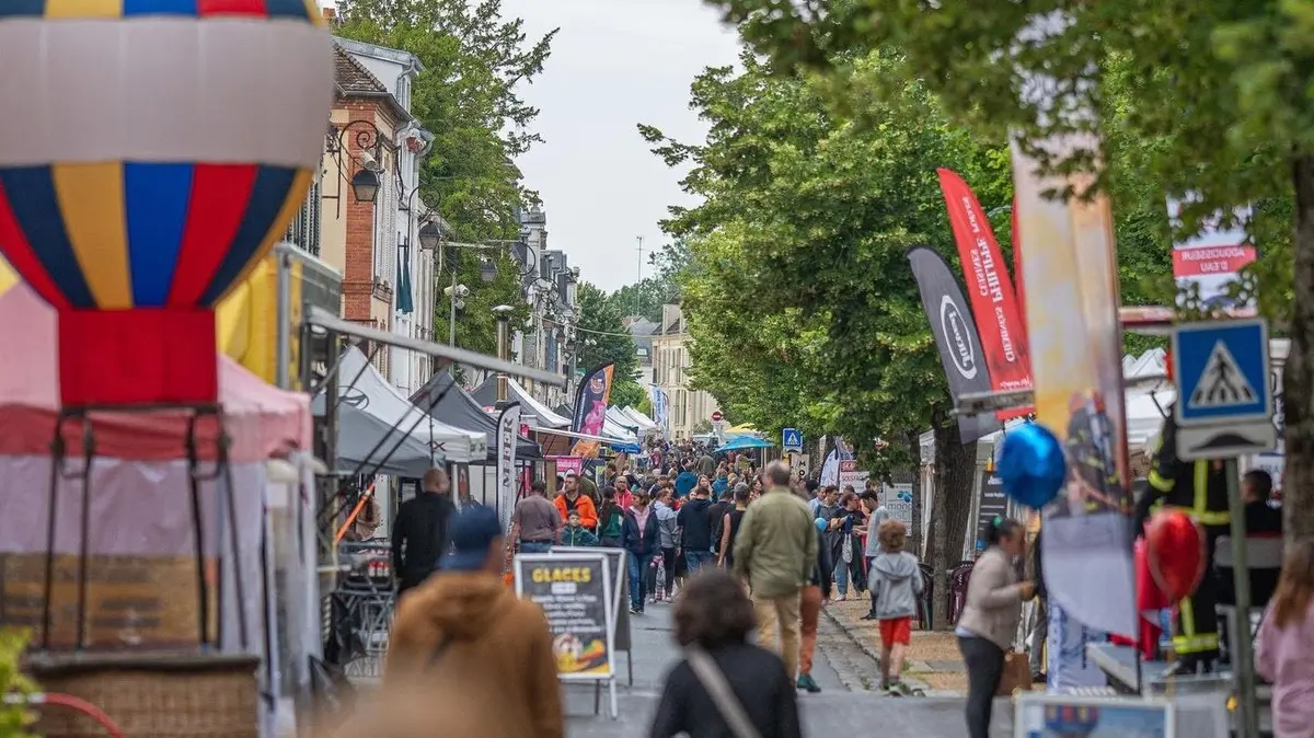 A la Foire de Nemours se mêlent artisans, commerçants, manèges et animations