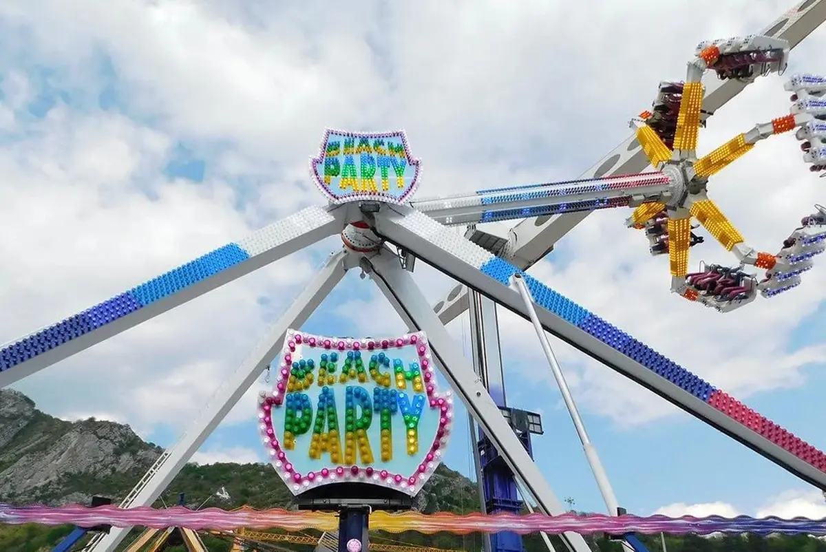 Manège à sensation forte à la foire aux rameaux de Grenoble 