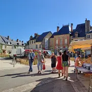 Foire mensuelle Moulins-Engilbert